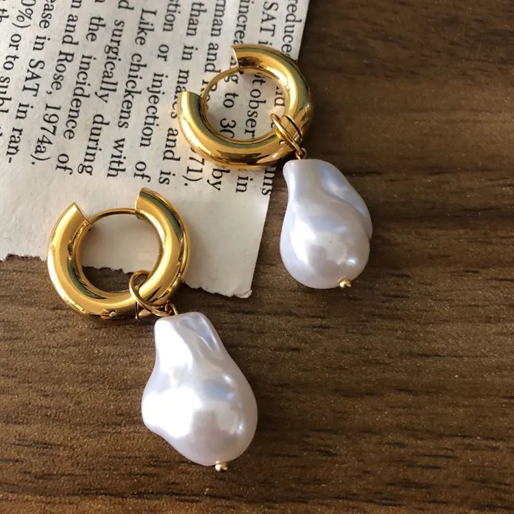 Luna Pearl Earrings